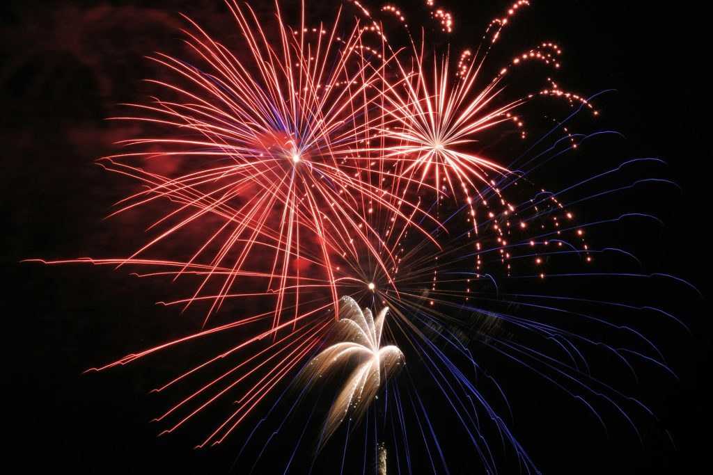 fireworks in black sky - Photo by Jim Strasma on Unsplash