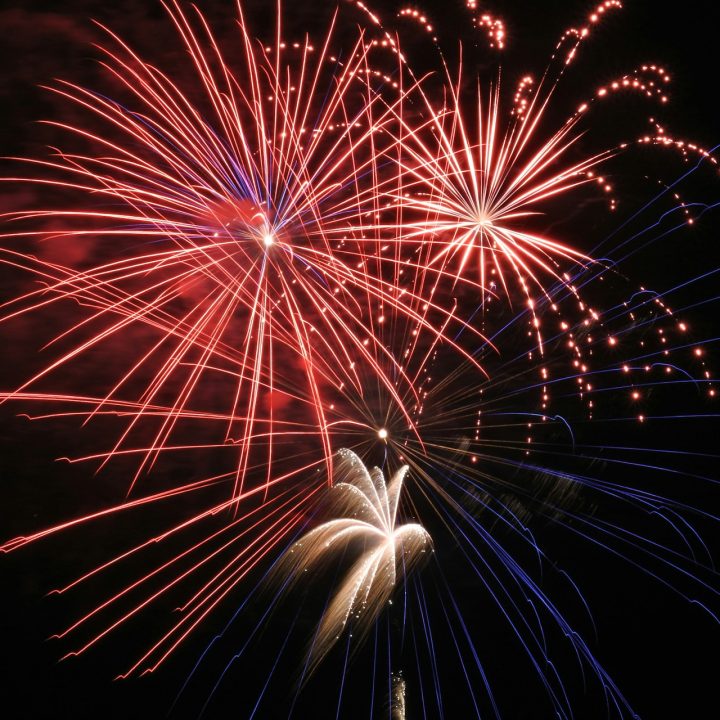 fireworks in black sky - Photo by Jim Strasma on Unsplash